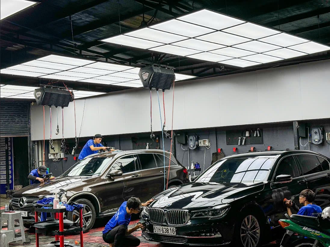Dịch vụ đánh bóng xe ô tô tại Carvis Auto Detailing Lab
