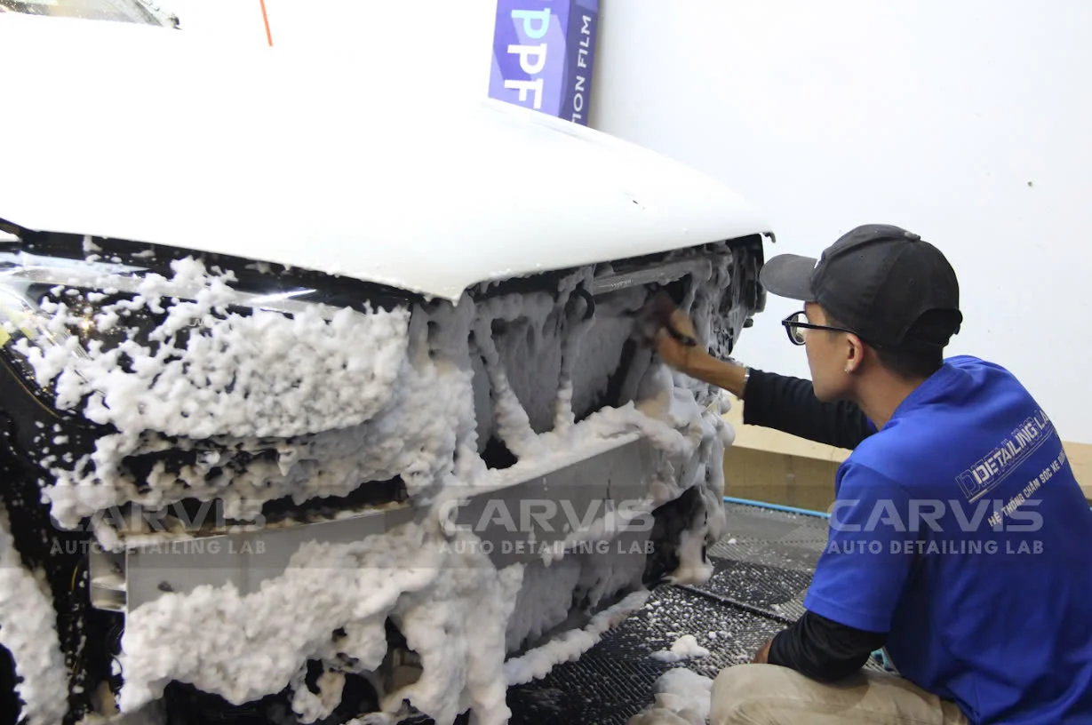 Dán decal đổi màu xe ô tô tại Carvis Auto Detailing Lab Bình Dương