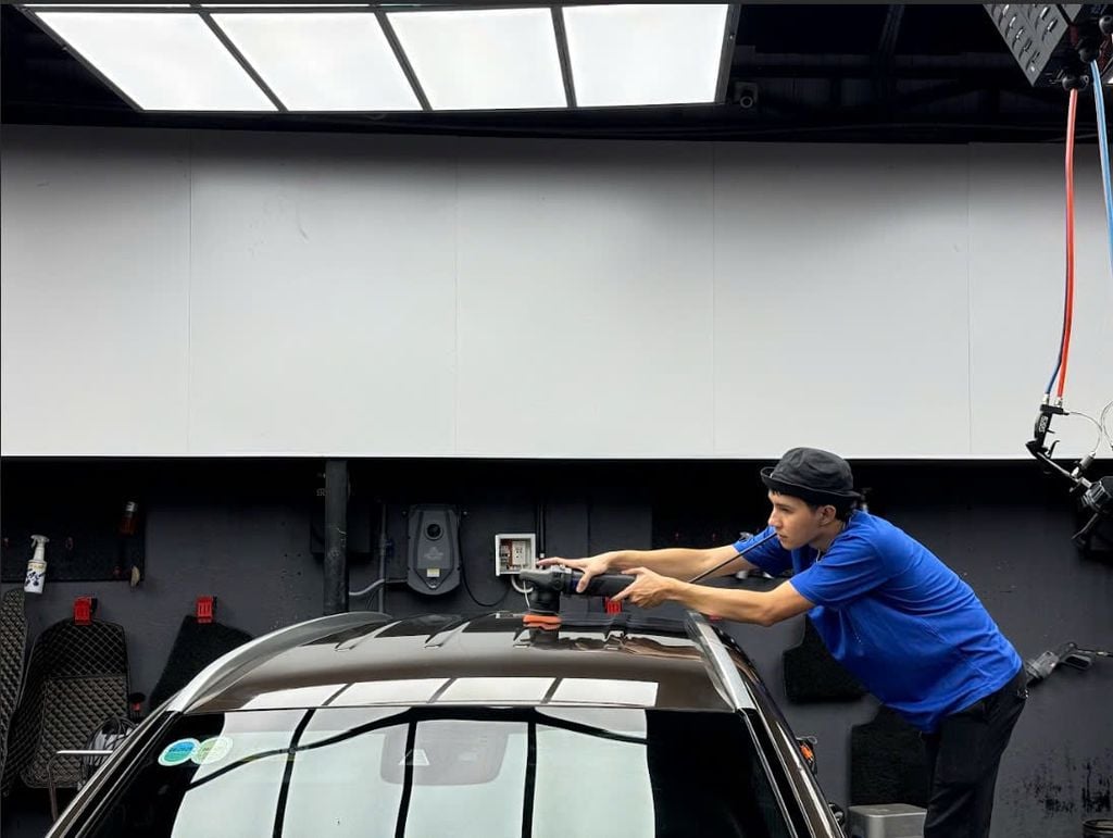 Dịch vụ đánh bóng xe ô tô tại Carvis Auto Detailing Bình Dương